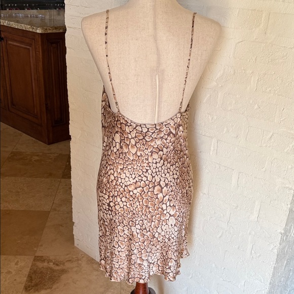 August Silk Giraffe Pattern sleepwear in Brown and Cream - Picture 6 of 6